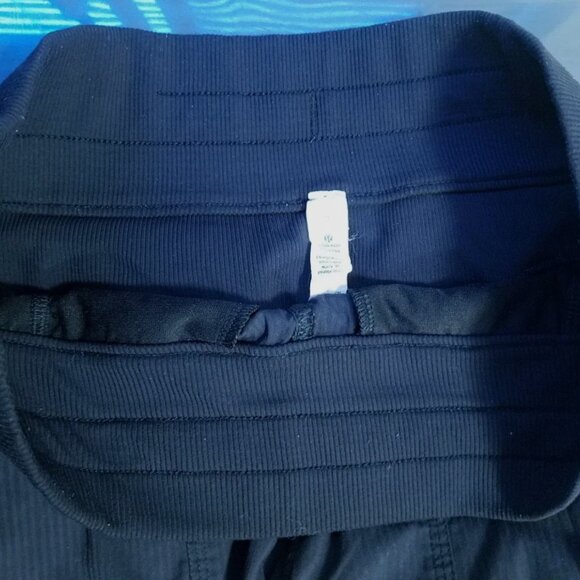 Lululemon Dance Studio Women's 4 XS Crop Black Capri Short Striped Ruffle Pants - Picture 8 of 14